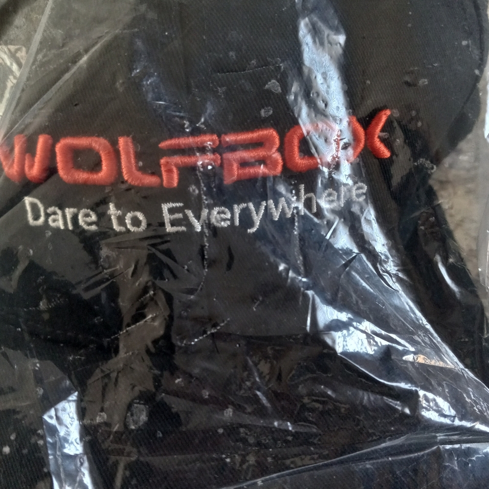 New In Bag WOLFBOX black Cap." DARE TO BE EVERYWHERE"